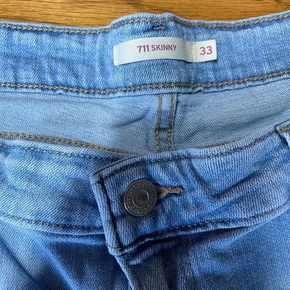 Levi's Women's Light Blue Skinny Jeans - Picture 9 of 11